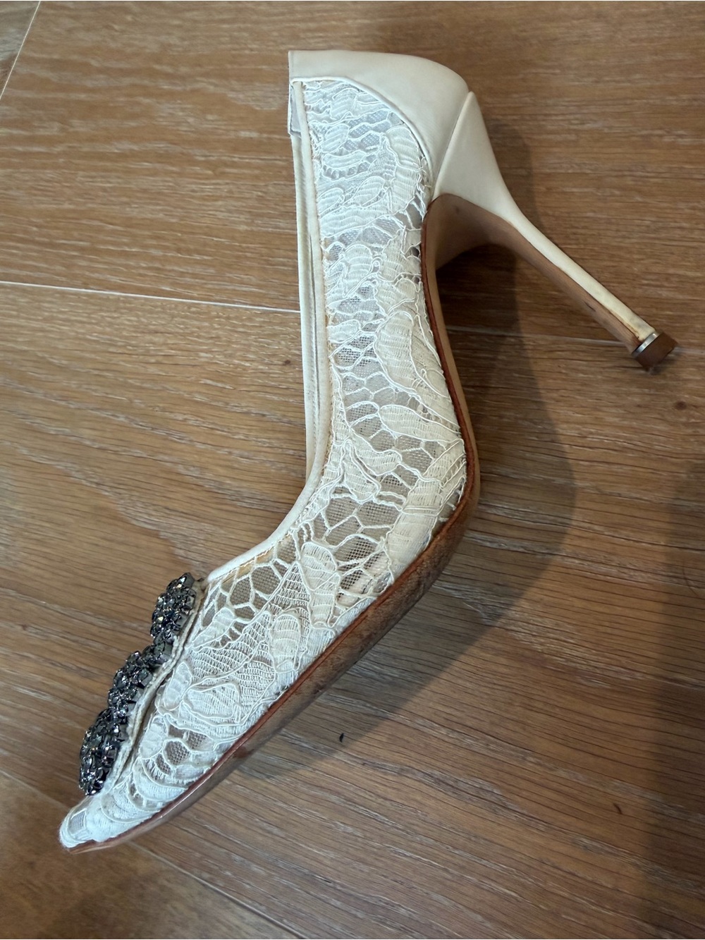 Women's Ivory Lace Embellished Pointed-Toe Pump - Picture 7 of 14